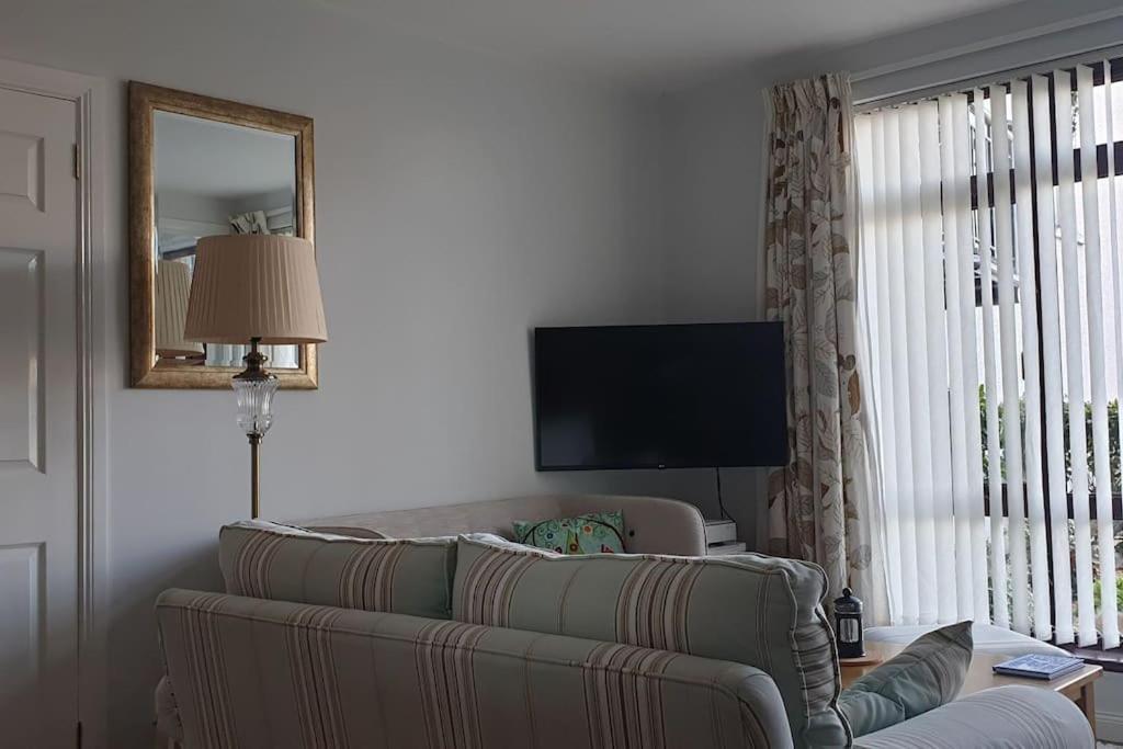 Seafront Apartment, Ground Floor, Free Parking Ньюкасл Экстерьер фото